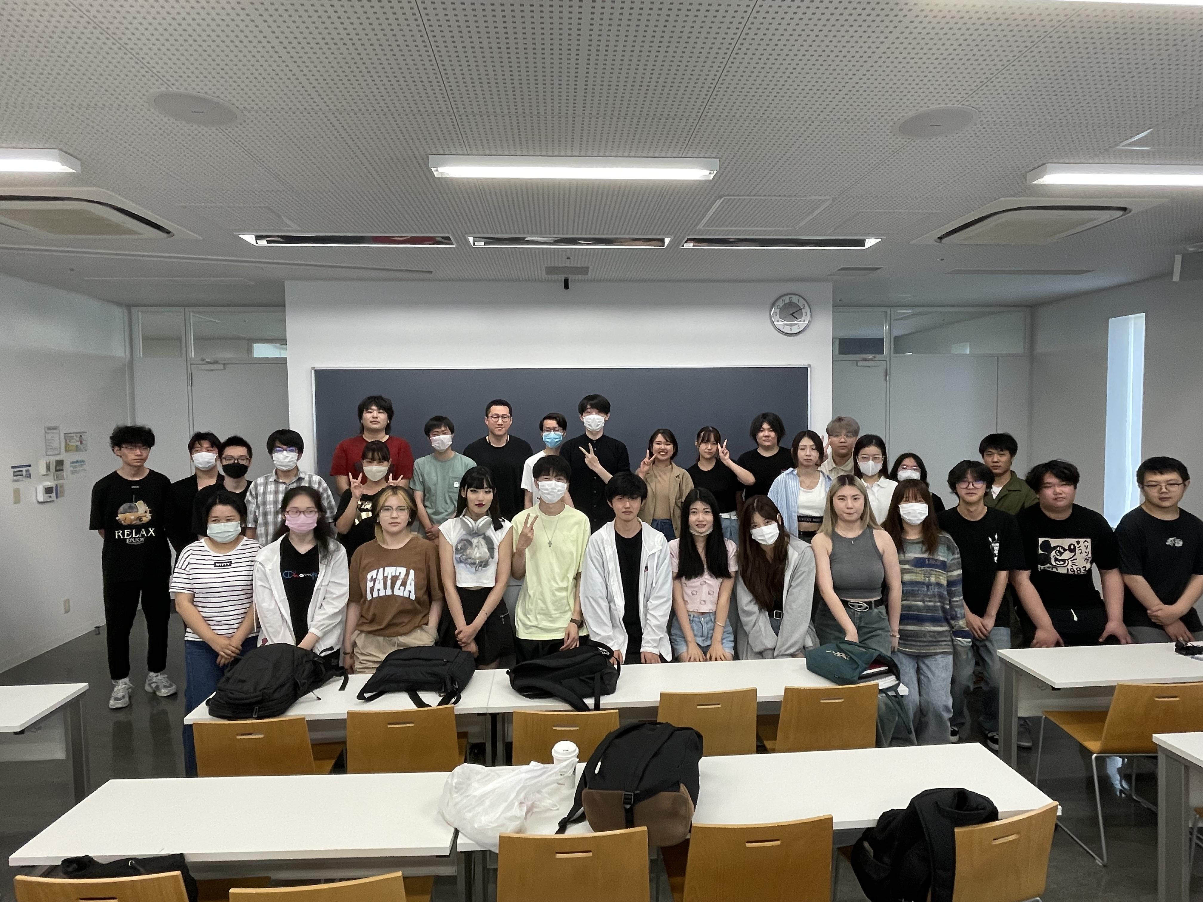 帝京平成大学中野キャンパスを見学しました。
大学生と交流会、学食体験をしました。