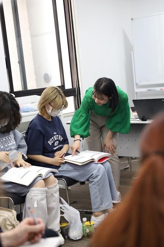 授業の最後にテキストを開いて、本日のポイント確認をします。学生がテキストを開くのはこのときだけ！