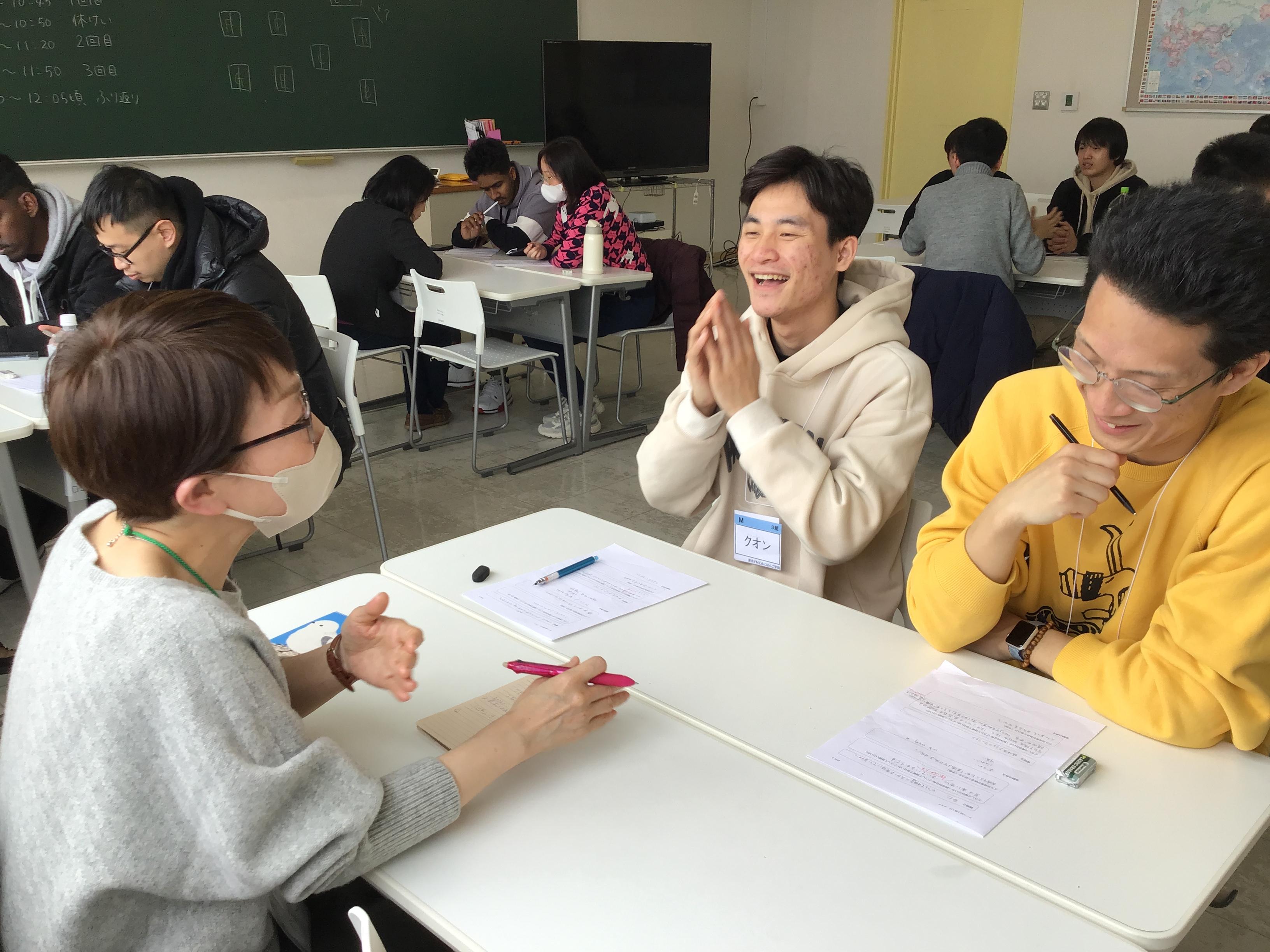 できる日本語を採用し、8年目。クラスに入っている講師でミーティングを行い、目標達成のためのタスクを決定し進めています。また、授業ボランティア登録数は100名を超えており、地域のみなさまとの交流を大切にしながら、社会とのつながり、日本語力の向上を目指します。