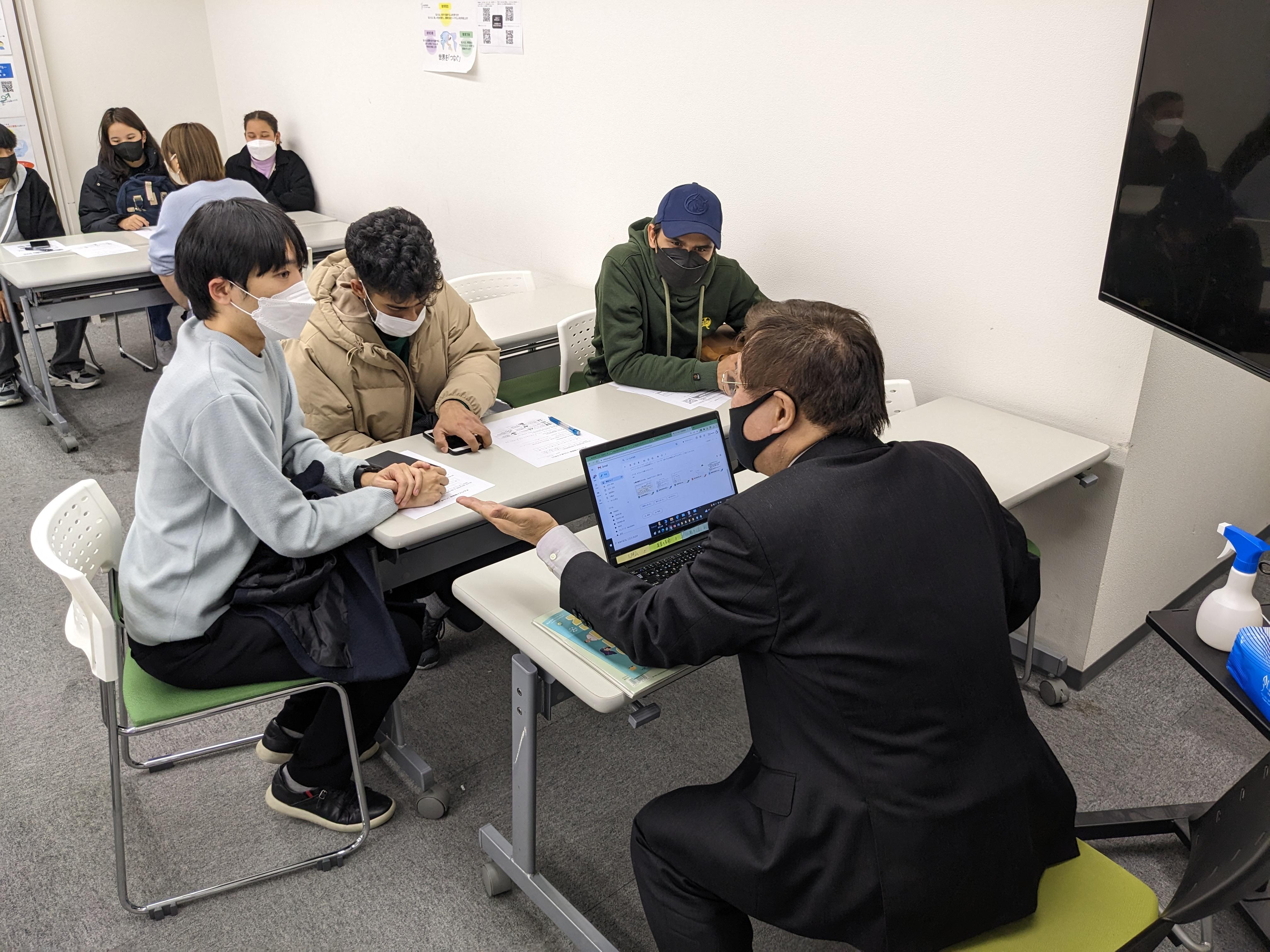 大学院や大学、専門学校への進学も積極的にサポートしています。学校紹介や日本語指導はもちろん、面接講座や進学説明会、卒業生による進学ワークショップ、個人進学面談など、皆様一人ひとりの「人生計画」に基づいた指導を行っております。