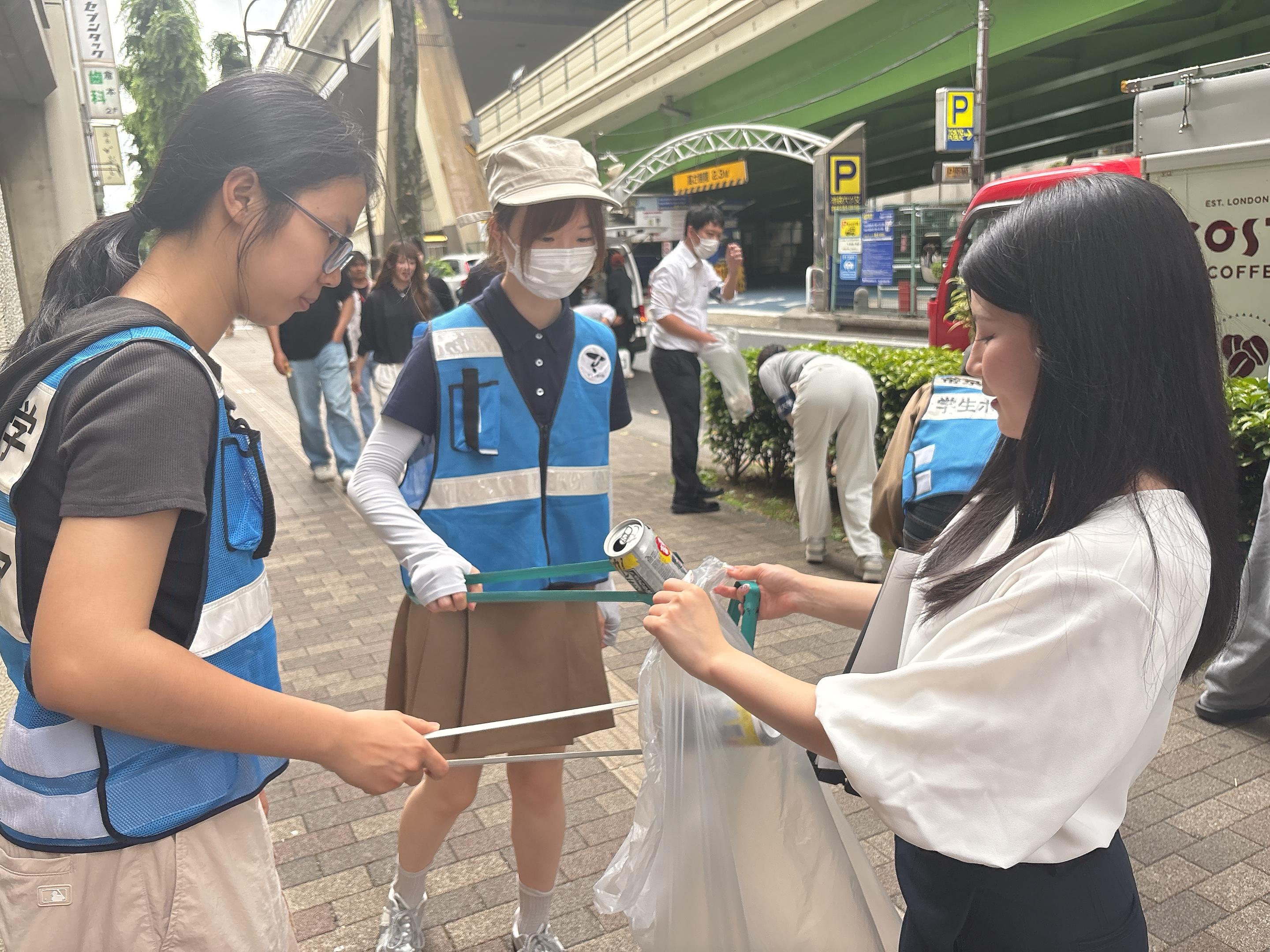 豊島区のごみゼロデーに帝京平成大学の学生と一緒に参加しました