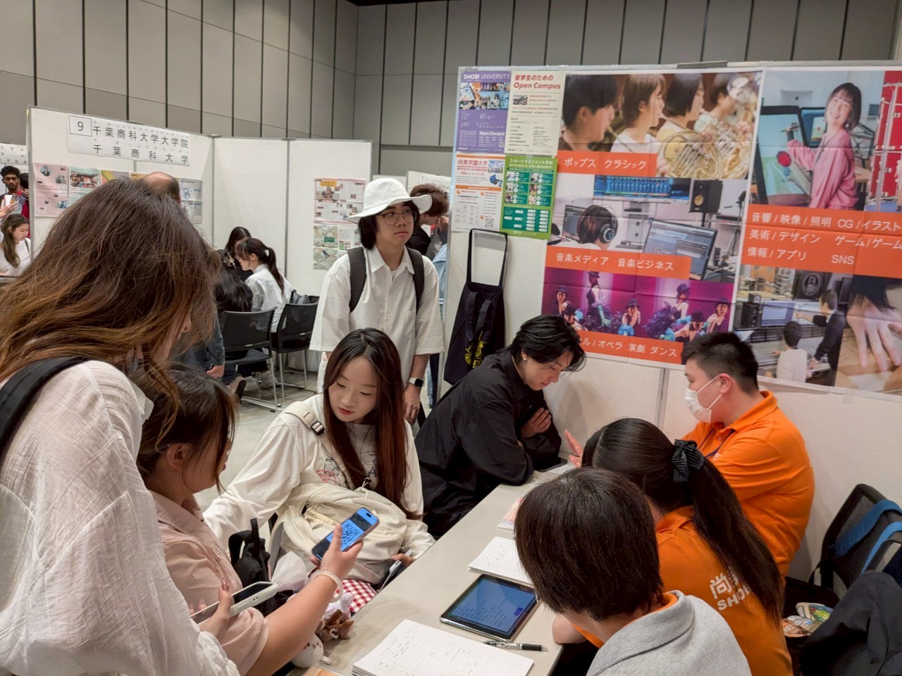 専任教員が入学から進学までをサポートしています。