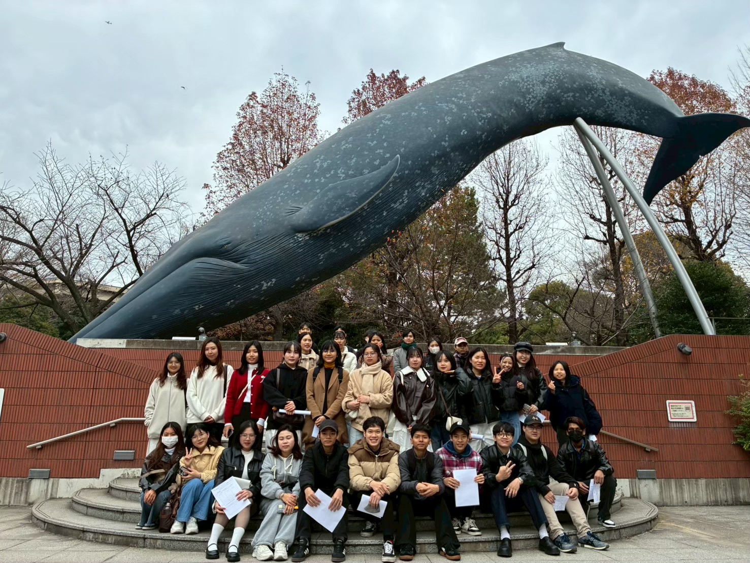 3か月に1回課外授業があります。博物館や水族館、ディズニーランドに行きます。