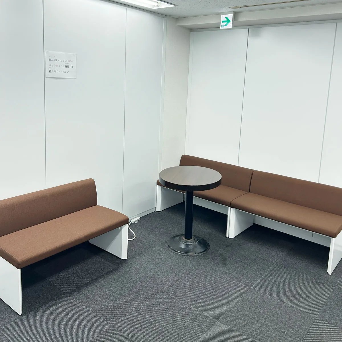 授業の前後に必要な準備・片付けには日時手当が付き、それを超えた時間も1分単位で支払われます。