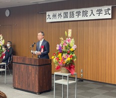 週4日・週16コマ（1コマ45分）の勤務で、勤務曜日は相談可能です。採用後も研修を随時行っています。