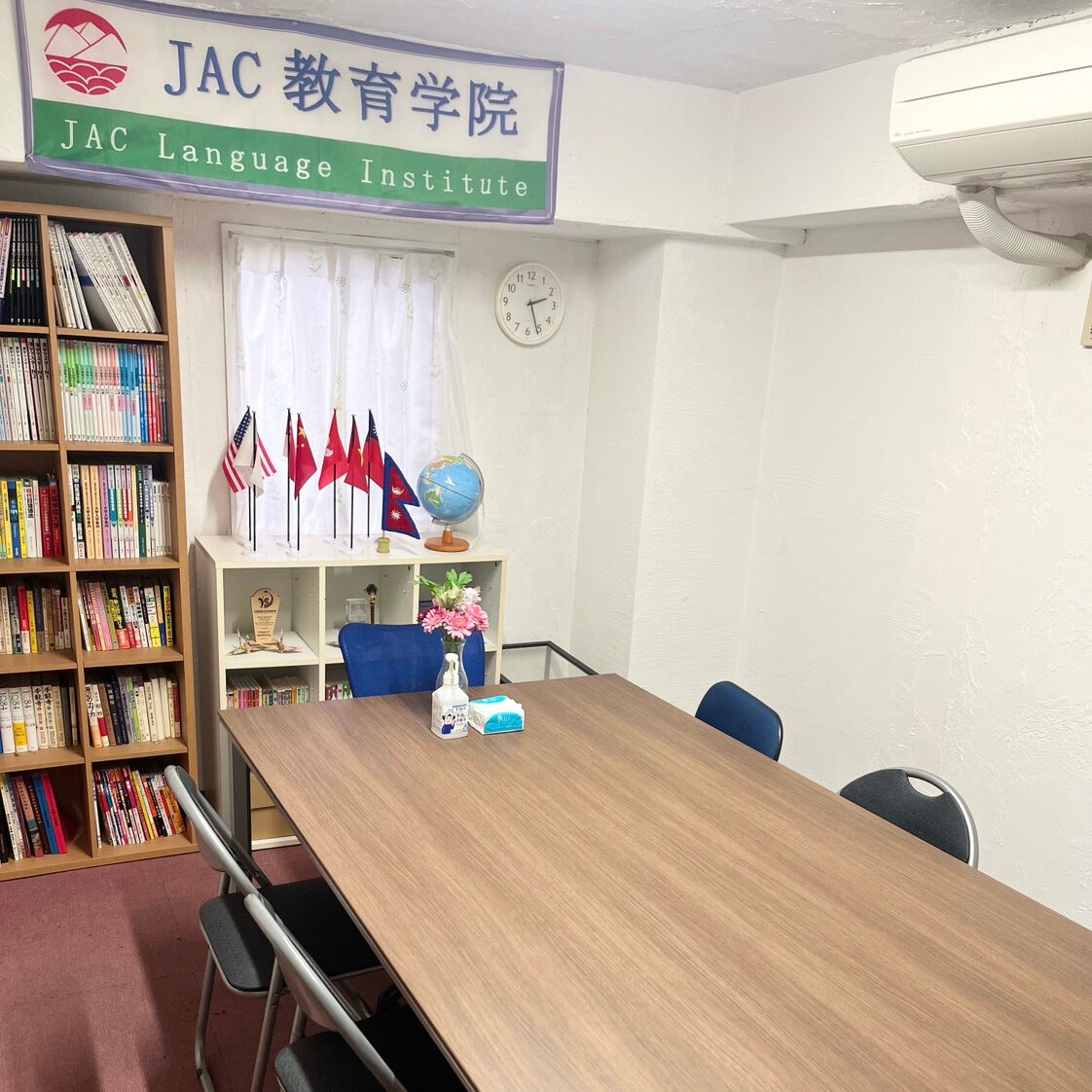 「大阪市女性活躍リーディングカンパニー」二つ星認証を取得。子育て支援や時短勤務の相談ができ、産前・産後休暇・育休制度の取得実績もあります。