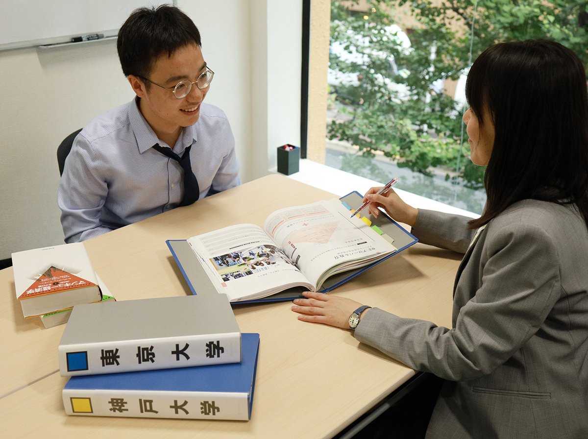 日本語授業に加えて、クラス担任として進路指導を担当します。卒業生は大学院、大学、専門学校へ進学しています。