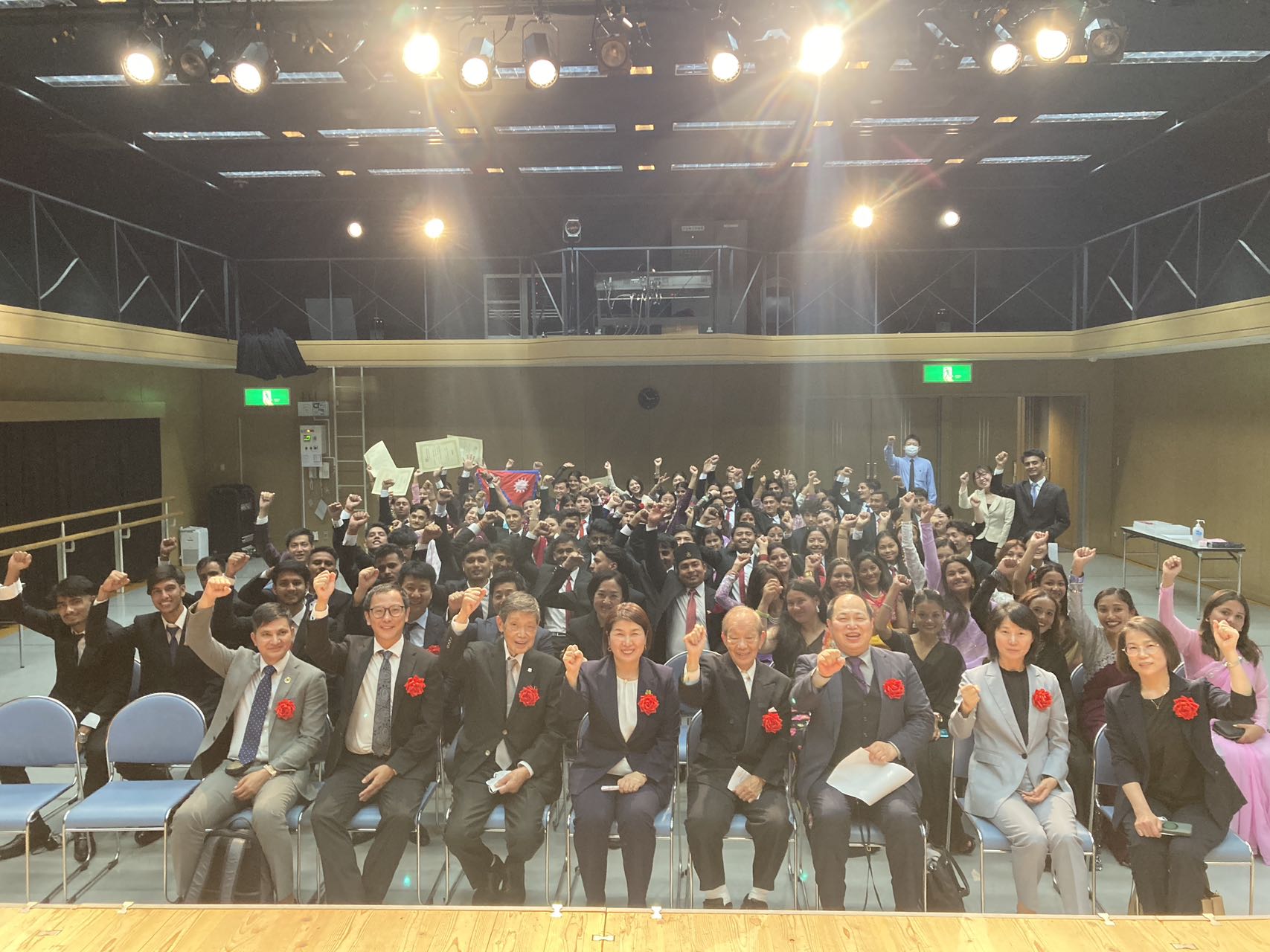 入学式の日。新しい学生を先生みんなで迎えました。