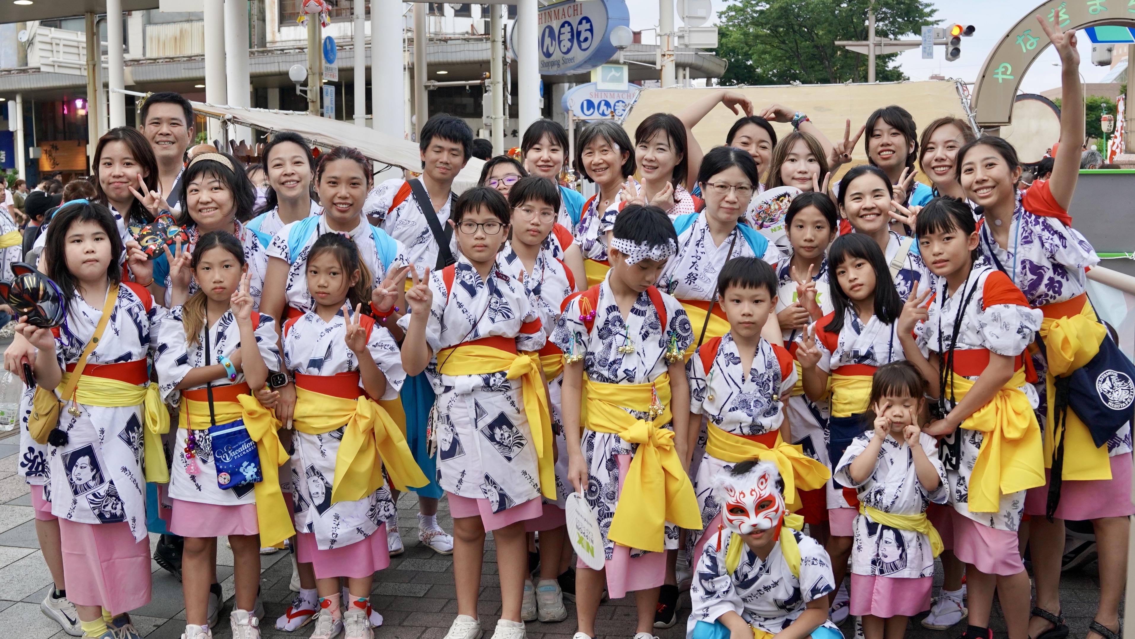 生徒達と生徒家族との日本旅行