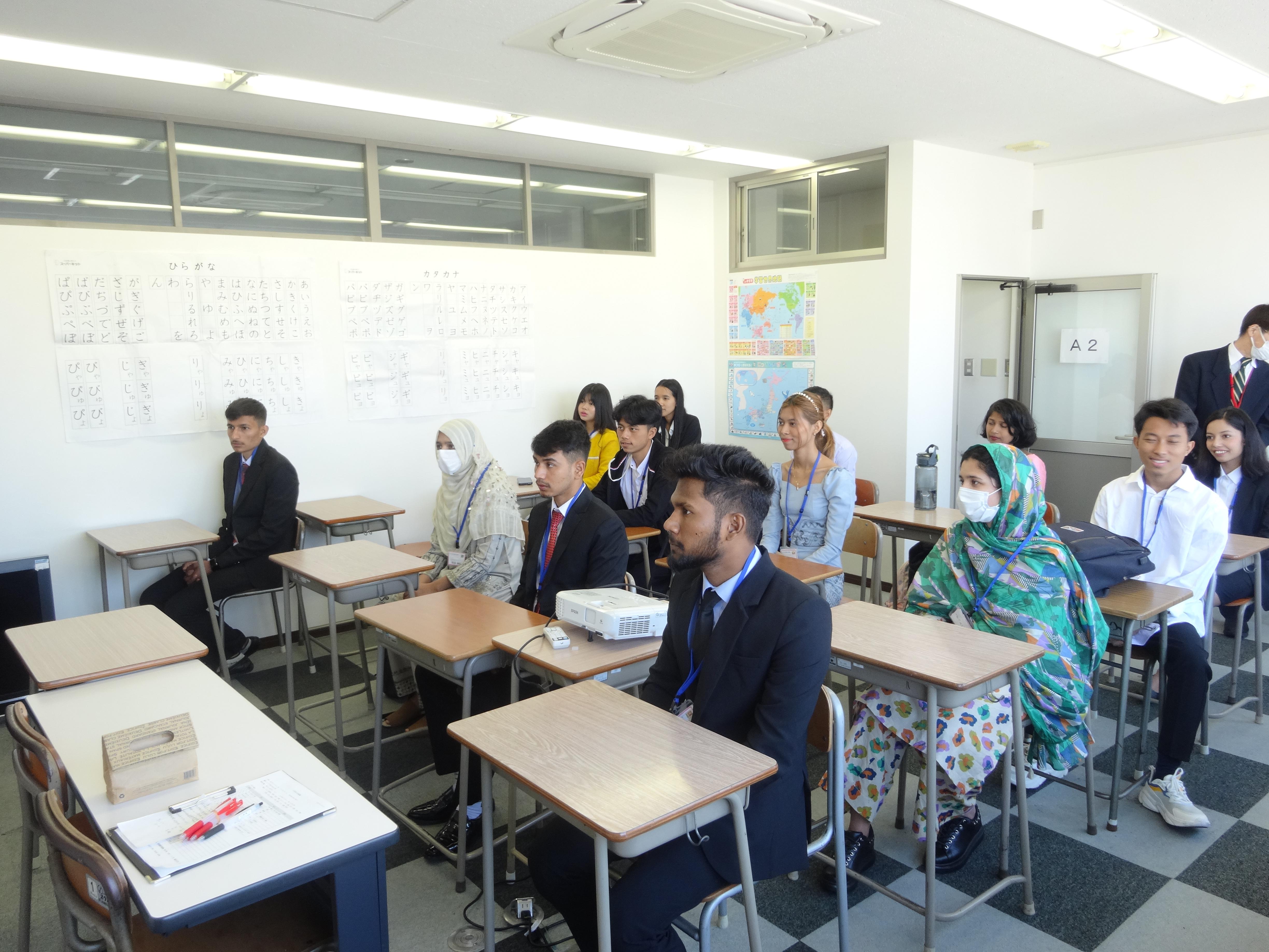 授業風景。1クラス15～20名程度で授業を行います。