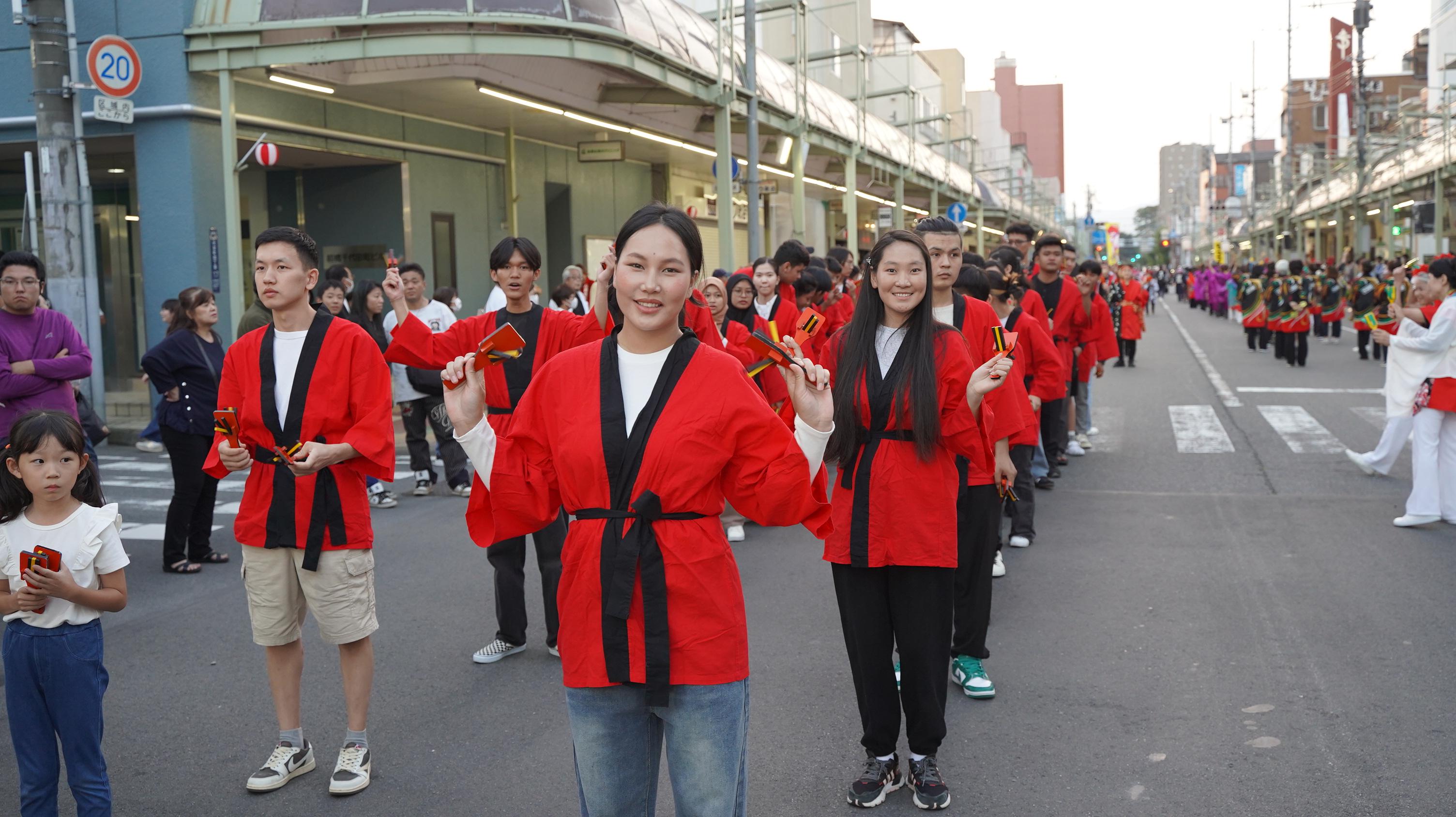 前橋まつりのだんべえ踊りの様子です。