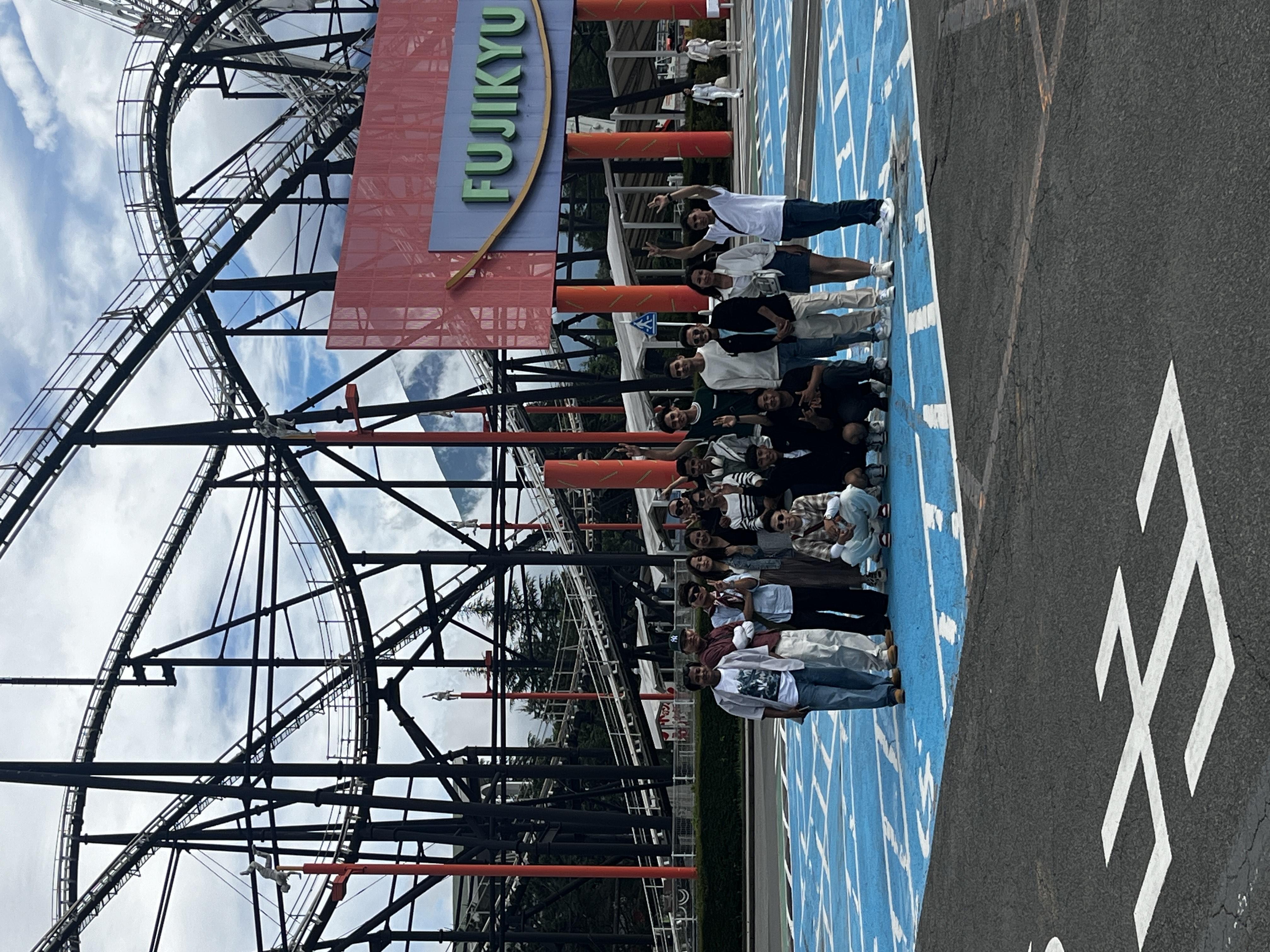 全校旅行で山梨県の富士急ハイランドへ行きました。