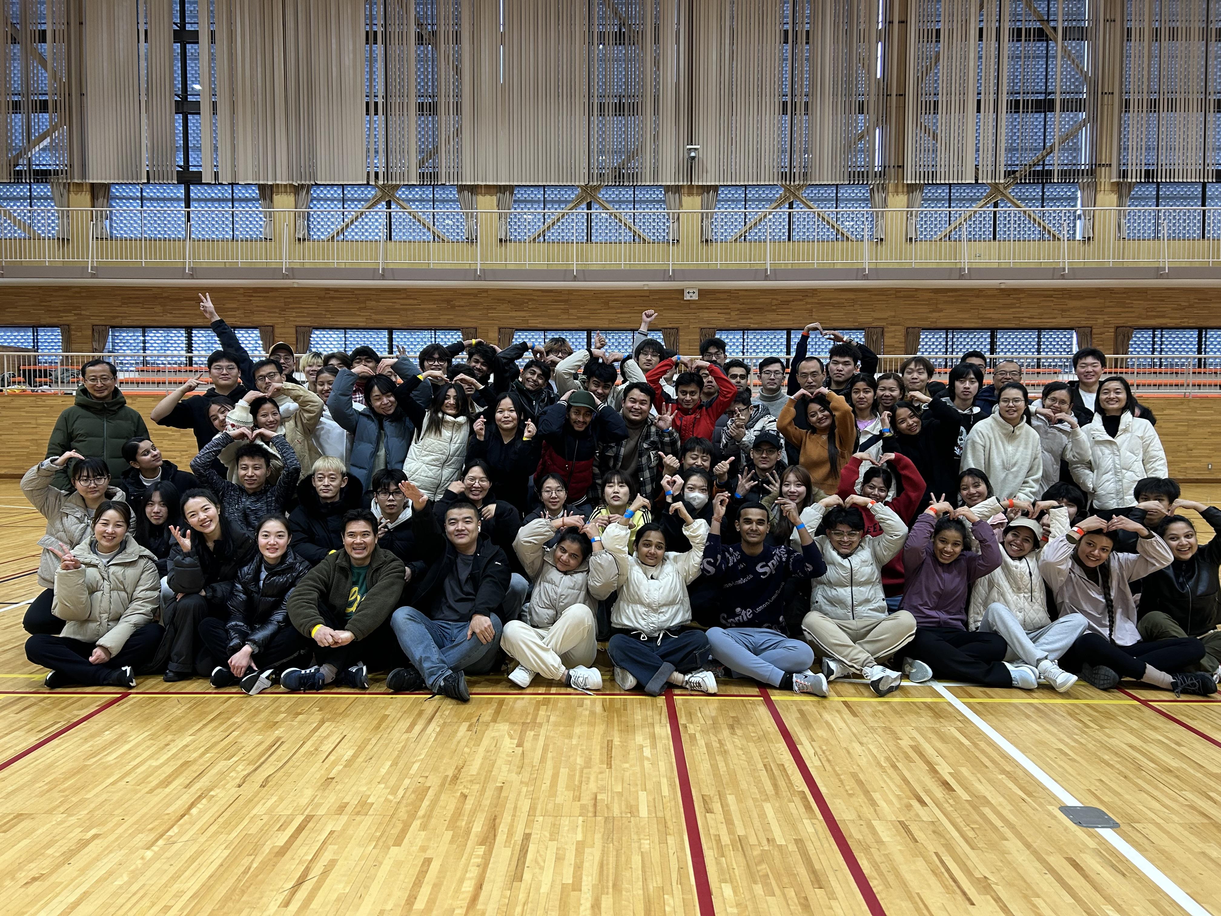 二人三脚、お玉リレー、玉入れ等、学生教員ともにめいっぱい楽しみました！