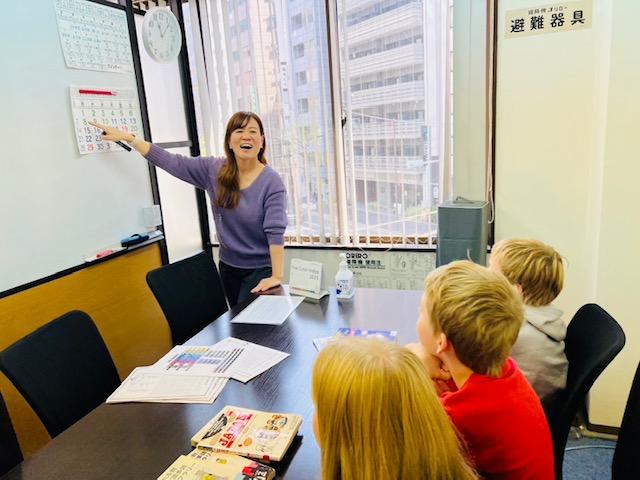弊社では外国人ビジネスパーソン向けの日本語研修を企画、実施しています。
日本語を教える仕事に情熱を持った方、日本に来たばかりのビジネスパーソン、またはその家族に「おはようございます」などの挨拶から、また日本の文化なども含めて英語を使って日本語を教えたいという方、ぜひご応募ください。
年齢は問いません！

現在、随時非常勤講師を募集しております。上記のコース担当が難しい方でも応募可能ですので、ご興味のある方はご連絡ください