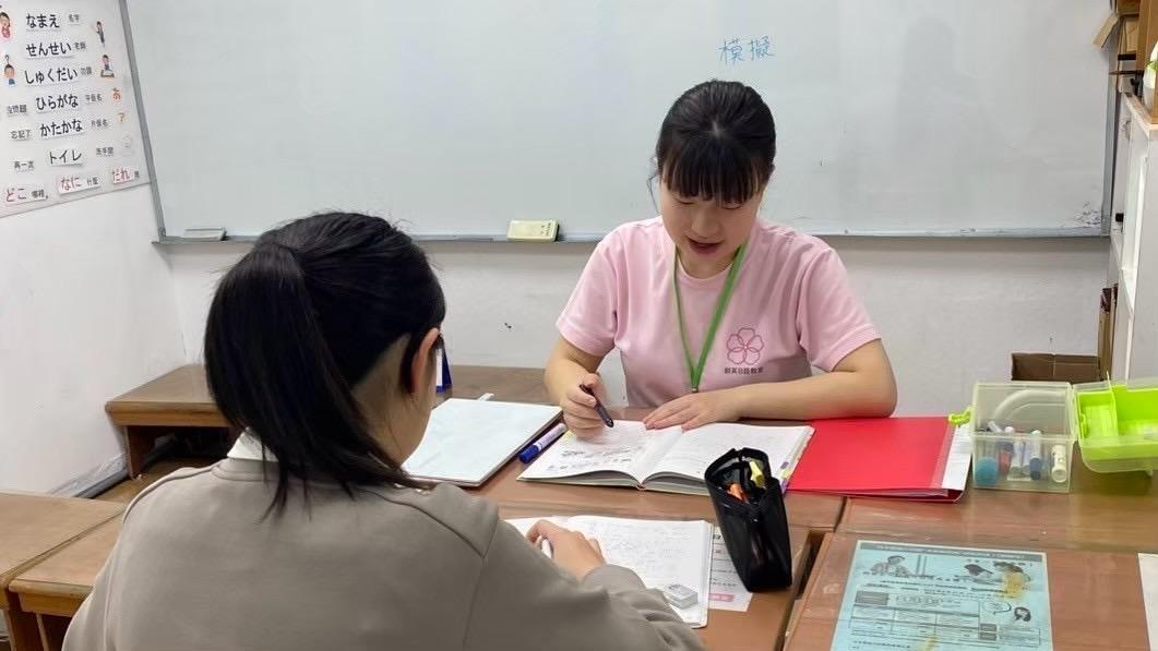 個別・少人数の日本語補習班のため、学生と近く、密なコミュニケーションを取れる環境です。
