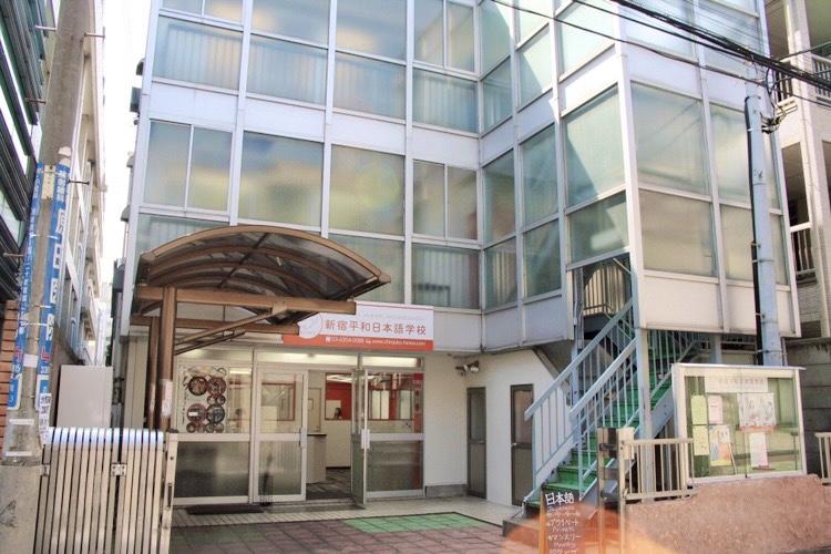３階建てで、教室は４つあります。