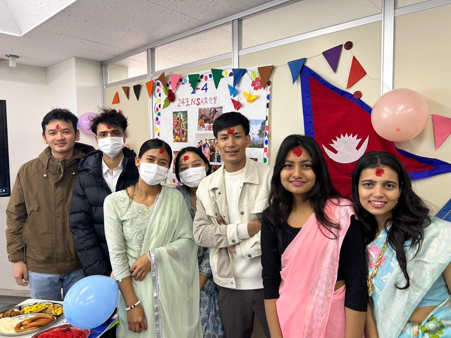 毎年2月に文化祭を開催しています。地域の小学生を招待しており、学生たちは日本語で自分たちの国や文化の紹介をします。