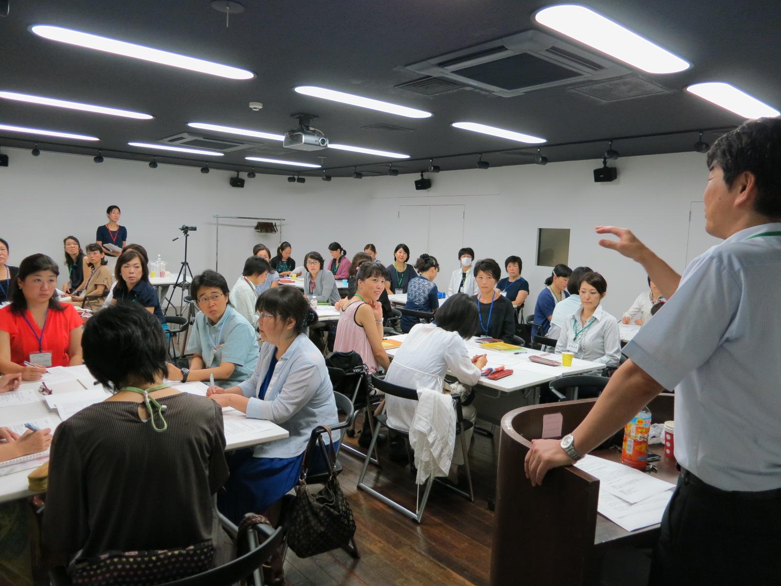 現在弊社には、稼働中の講師は110名前後。
登録講師は、200名以上です。