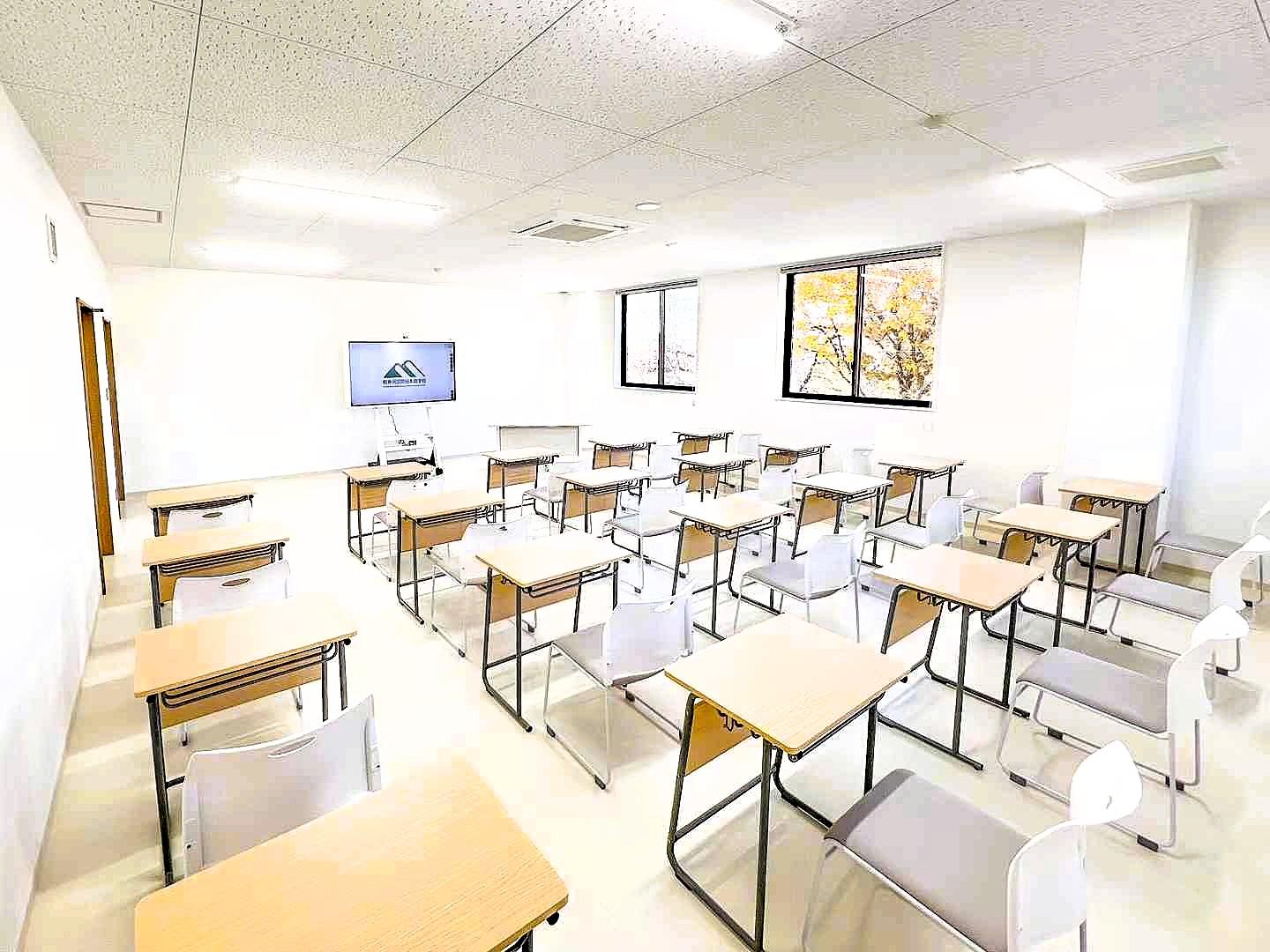 軽井沢国際日本語学校　事務・募集（中国）担当者