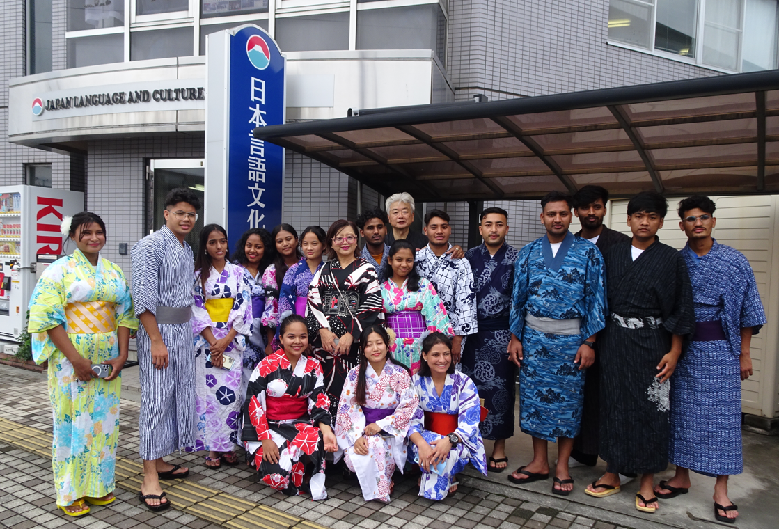 艶やかで美しい和服を着て、「日本」を感じ、楽しみます！