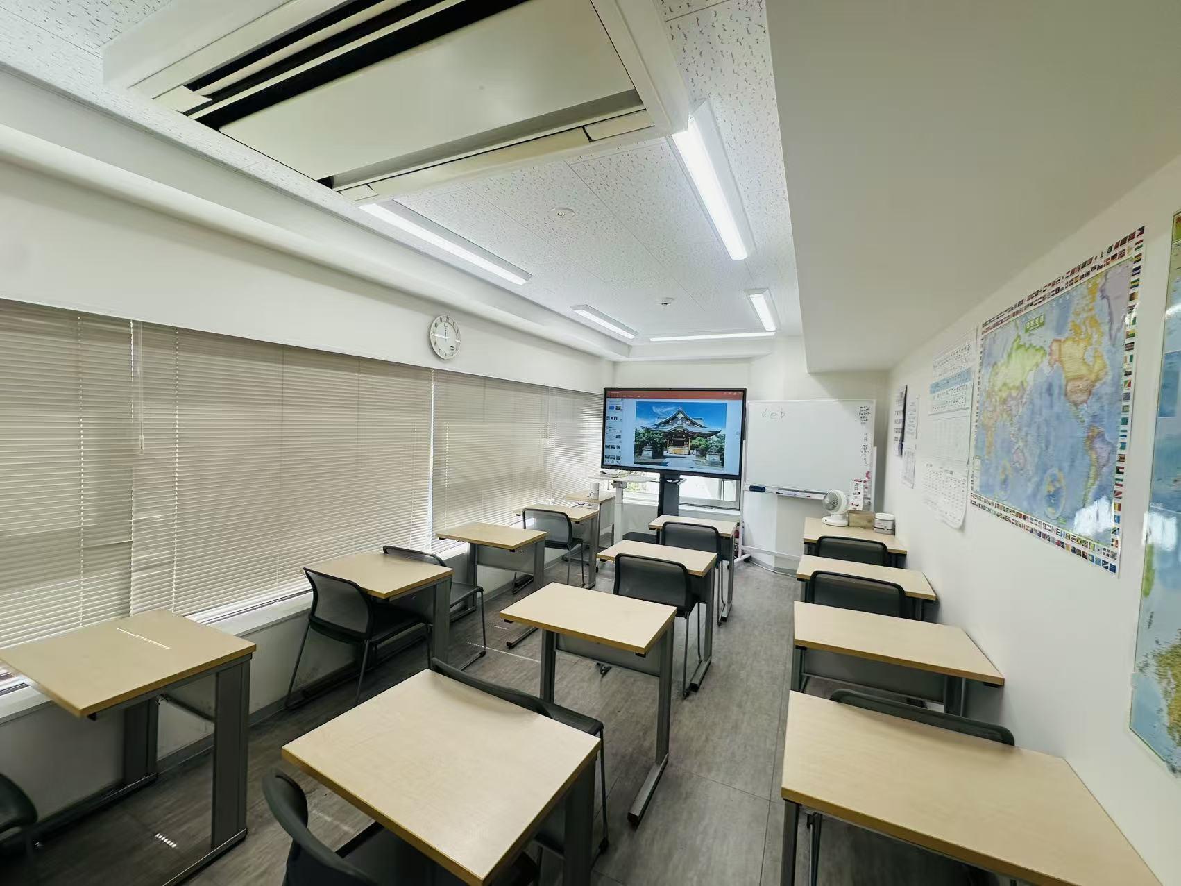 どの教室にも電子黒板導入済み