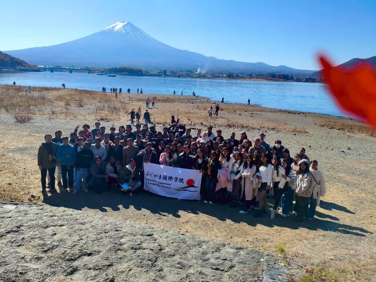 富士河口湖の日本語学校　非常勤講師