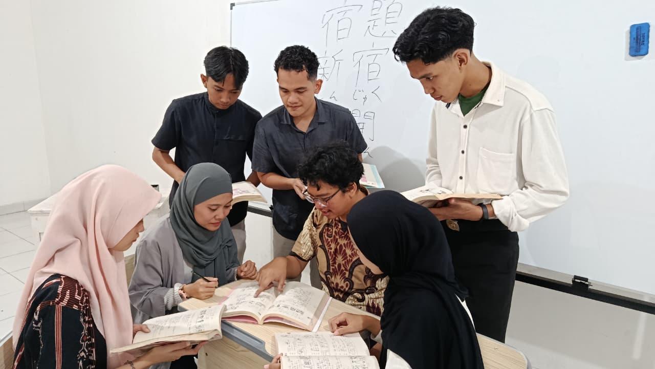 日本語教師・運営サポートスタッフ募集（勤務地インドネシア）