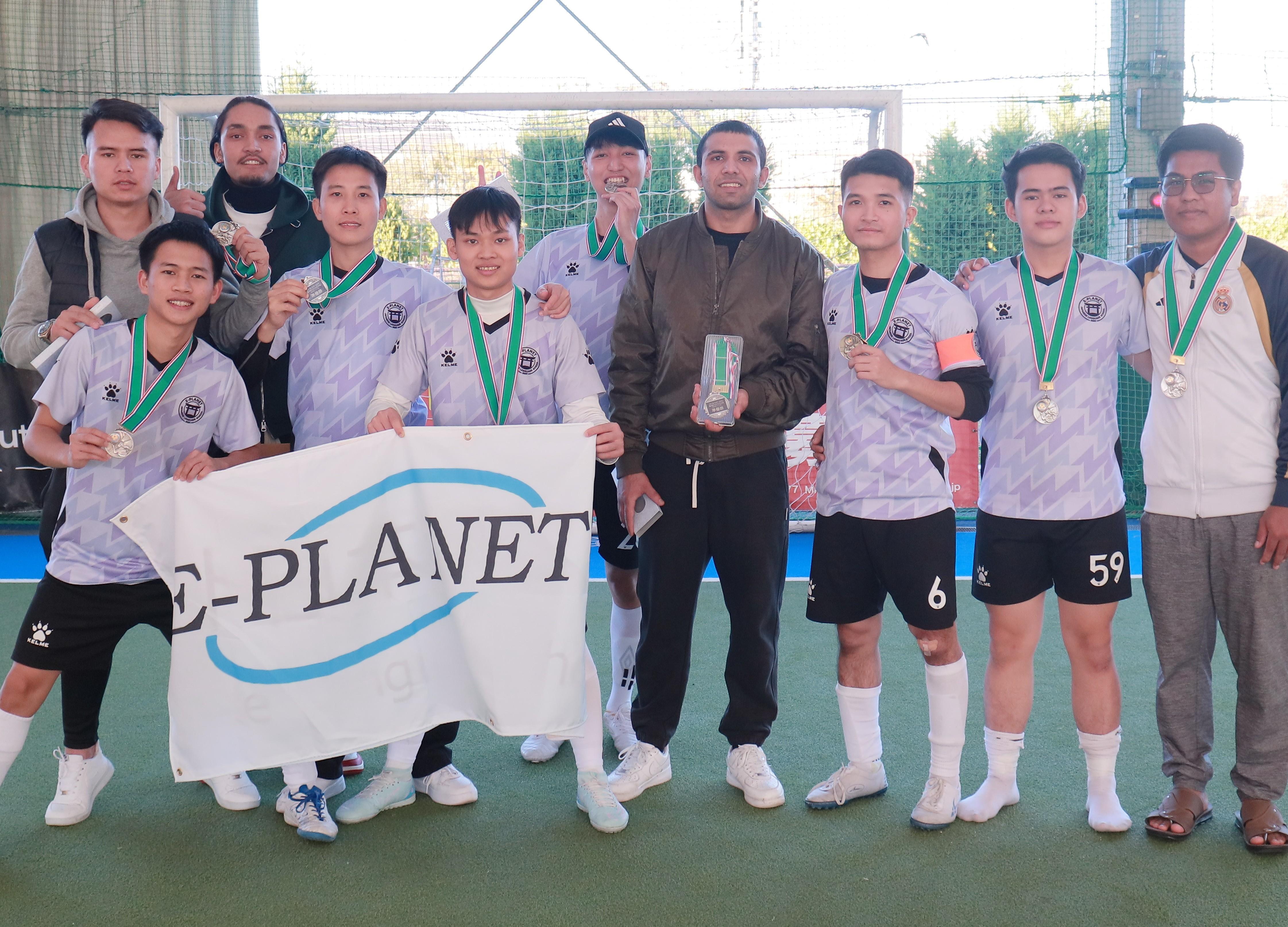 日本語学校　事務員