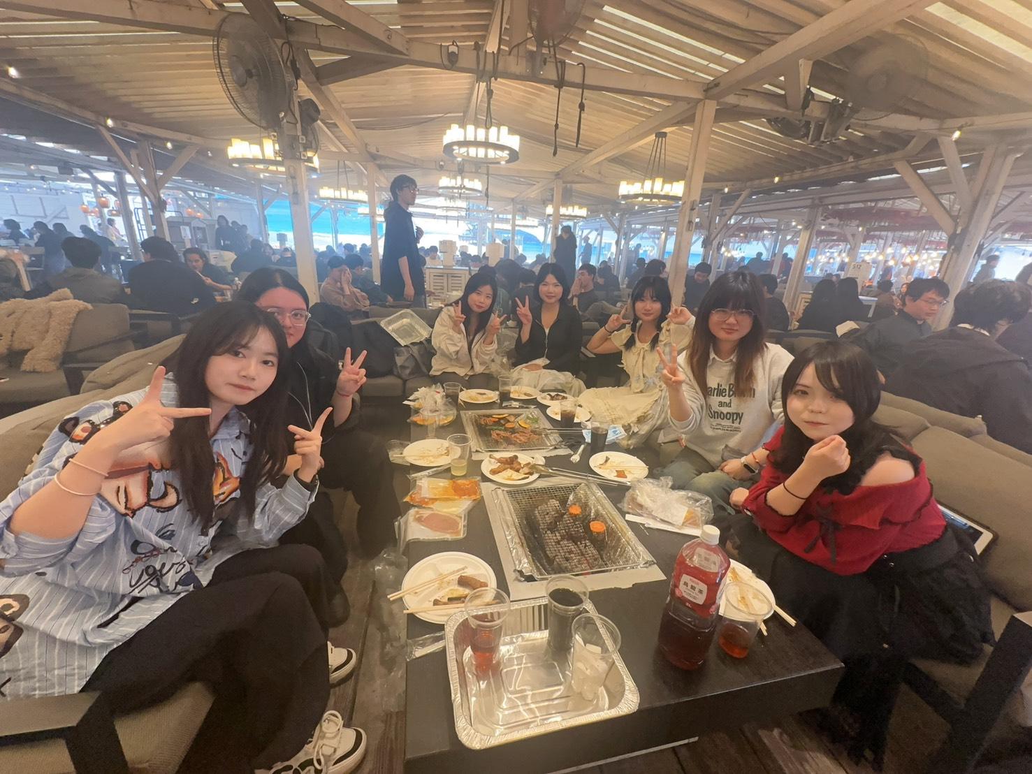 年間を通して様々な学校行事を実施しています。
BBQやスピーチ大会などのイベントもあります。
学生にとっては交流を深め、見聞を広める機会であり、勉強の合間の楽しい時間です！