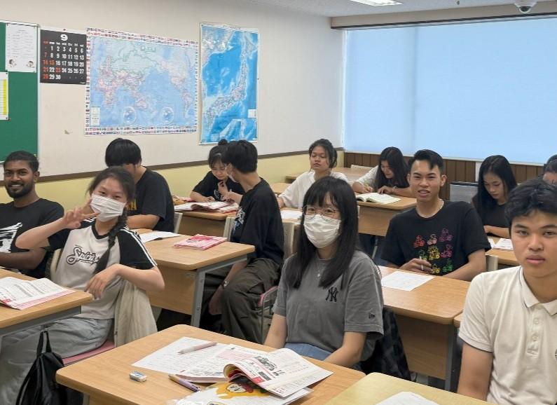 いろいろな国籍の学生が日々日本語を学んでいます。
国により価値観はさまざまですが、考え方の違いを受け入れ、相互に協調できる学生に成長しています。