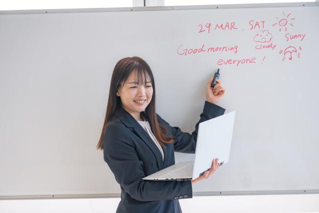 【小山市】エマール日本語学院 専任講師募集【土日祝日休み】