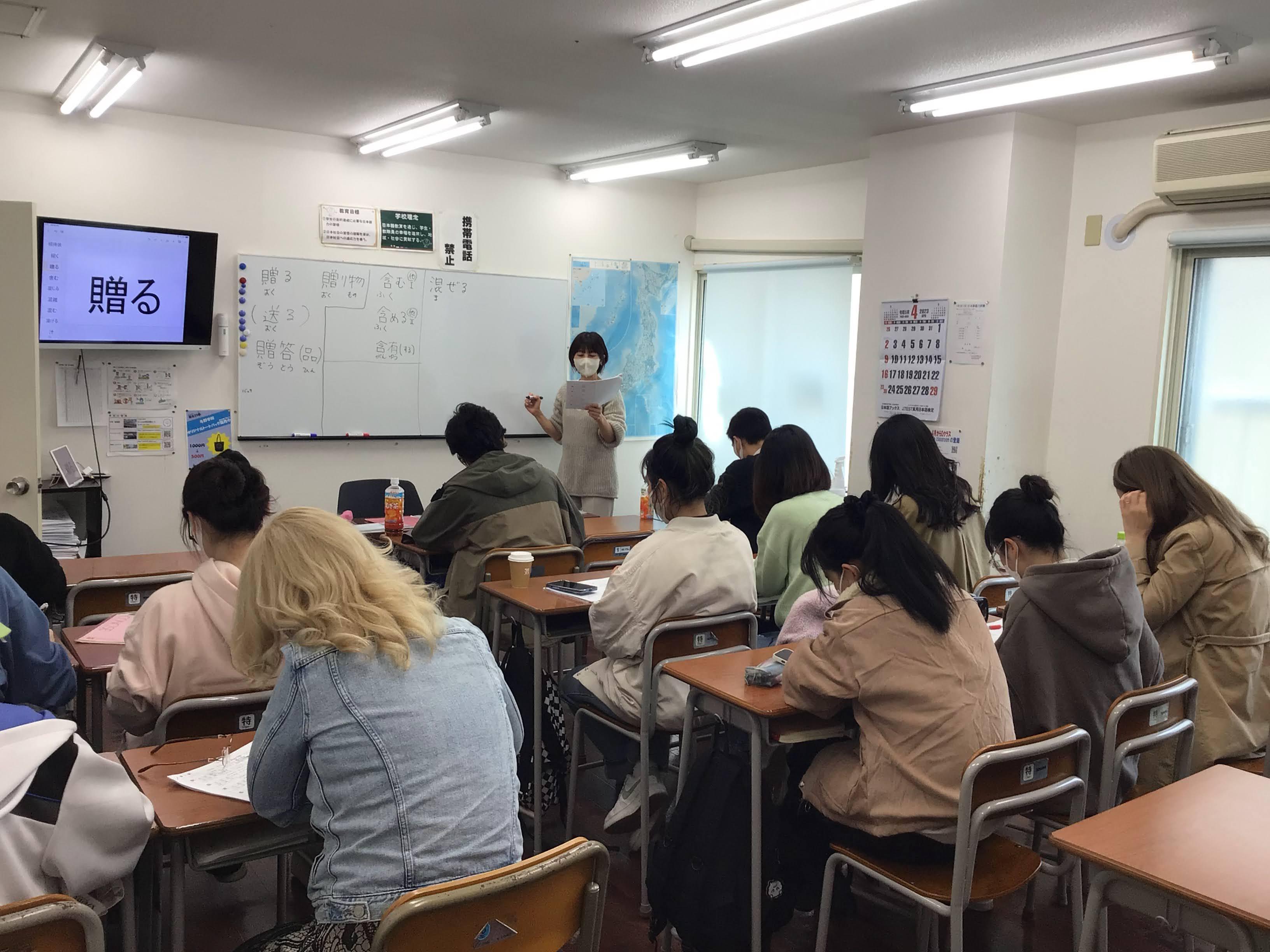 厳しく、楽しく、集中して勉強できるような授業をしています