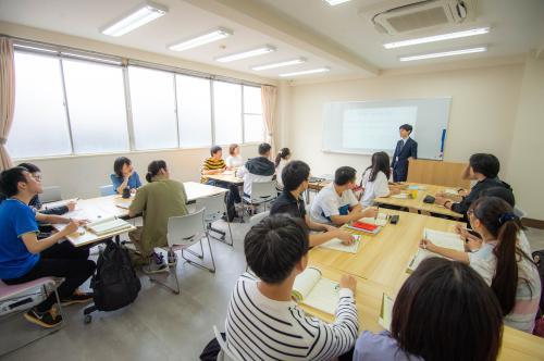 教室活動の時間をカリキュラム内でも多くとっています。